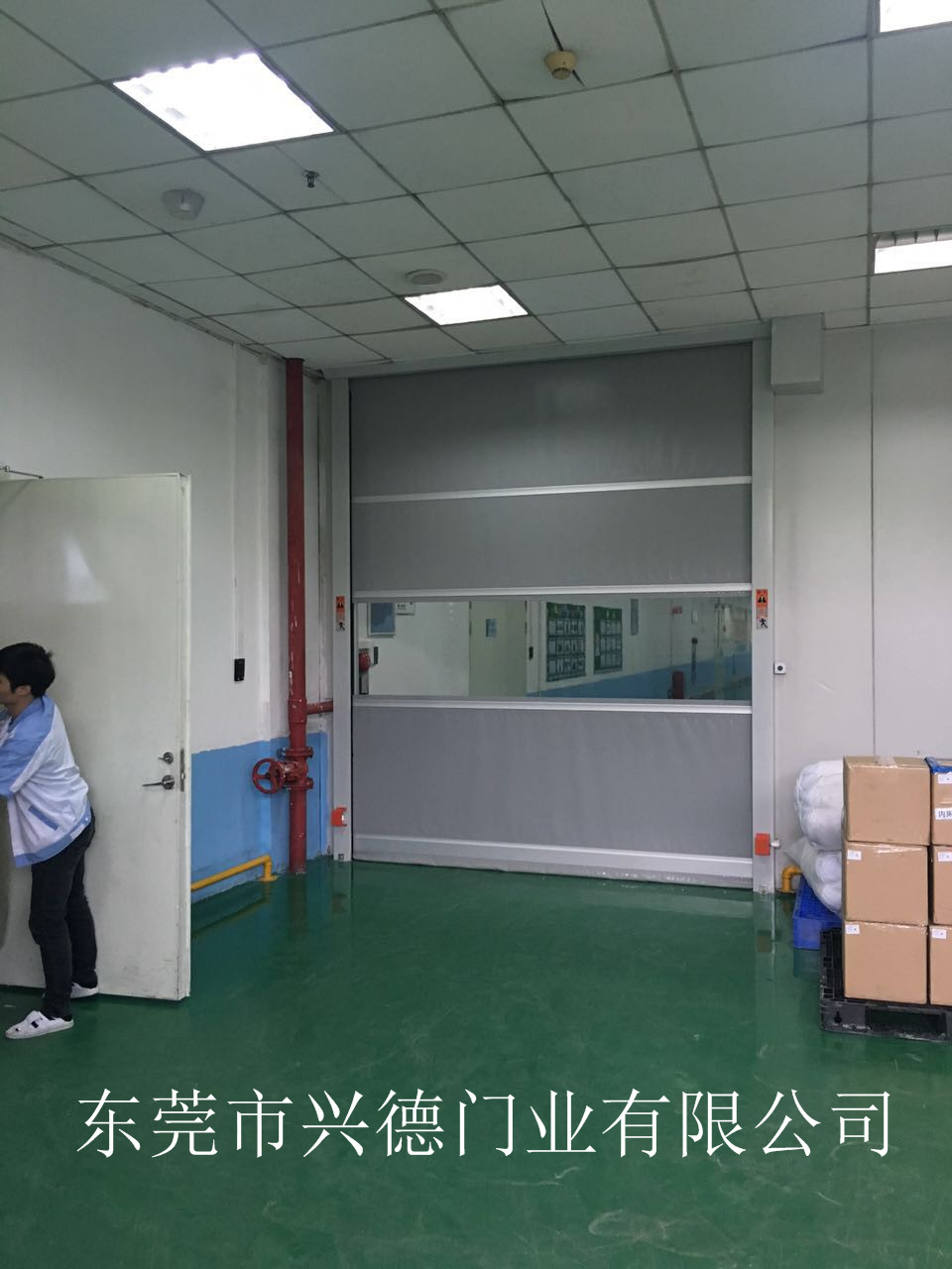 什么生產(chǎn)廠家定做硬質(zhì)快速卷簾門質(zhì)量好？